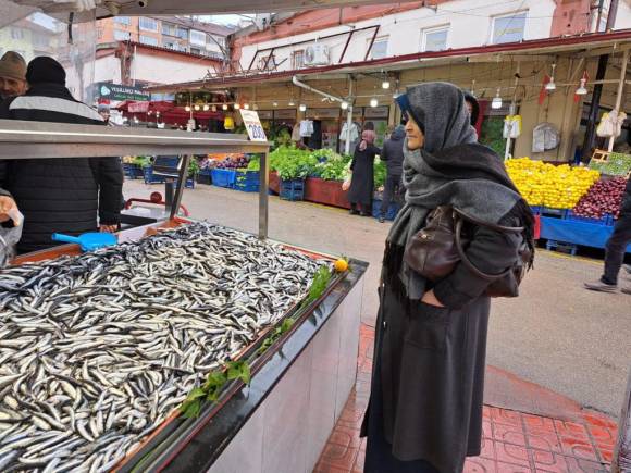 Karadeniz'deki fırtına balık fiyatlarını artırdı