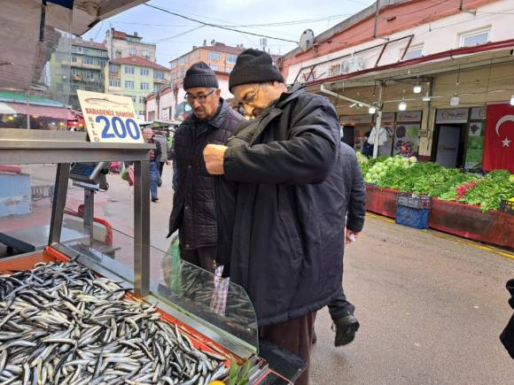 Karadeniz'deki fırtına balık fiyatlarını artırdı