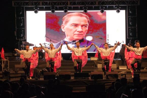 19 Mayıs'ta Bolu'da Ece Seçkin rüzgârı esti