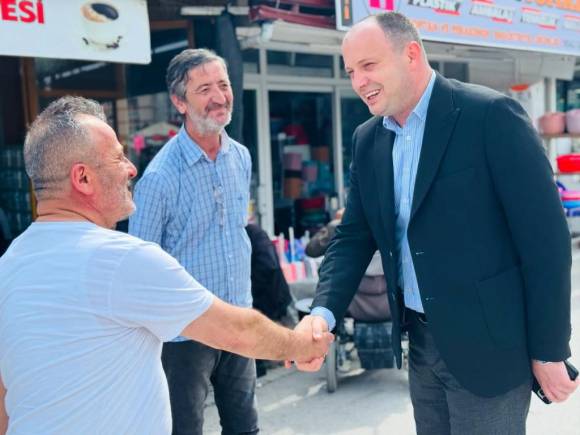Bolu Pazarı'nda Lokma İkramı, İsmail Akgül Esnafla Buluştu