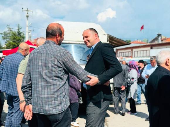 Bolu Pazarı'nda Lokma İkramı, İsmail Akgül Esnafla Buluştu