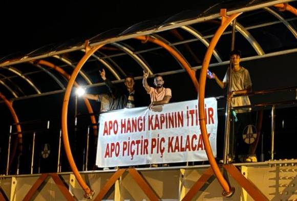 Yeniçağa'da gençlerden dikkat çeken pankart