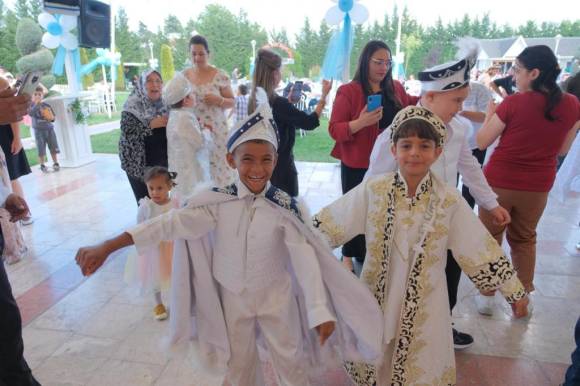 Bolu Belediyesi 5. Geleneksel Sünnet Şöleni: 52 Çocuk erkekliğe adım attı