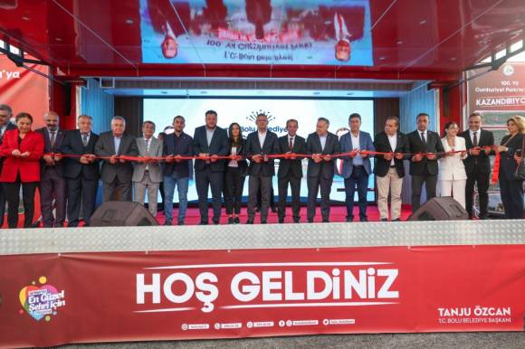 Özgür Özel, Bolu Belediyesi'nin Proje Tanıtım ve Toplu Açılış Töreni'ne katıldı