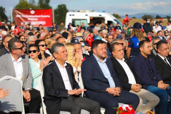 Özgür Özel, Bolu Belediyesi'nin Proje Tanıtım ve Toplu Açılış Töreni'ne katıldı