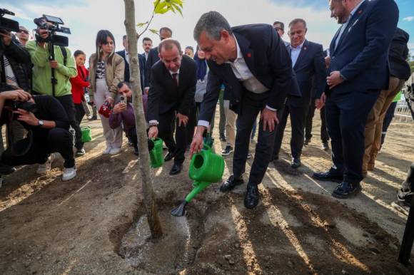 Özgür Özel, Bolu Belediyesi'nin Proje Tanıtım ve Toplu Açılış Töreni'ne katıldı