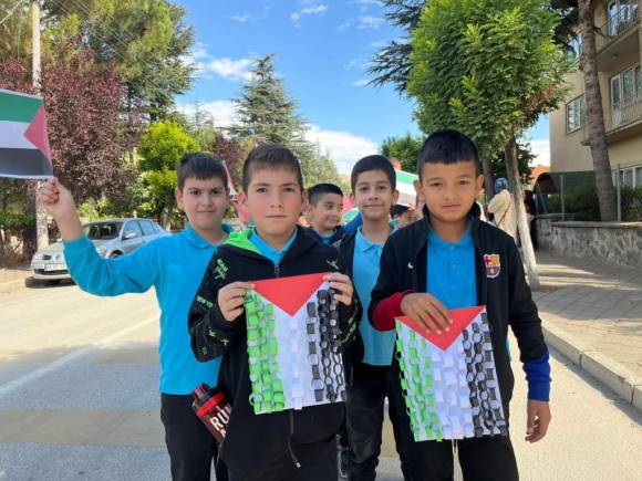 Sebenli Öğrenciler, Filistinle Omuz Omuza