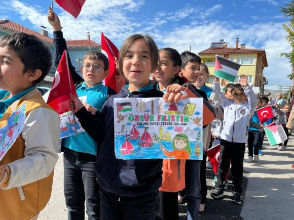 Sebenli Öğrenciler, Filistinle Omuz Omuza