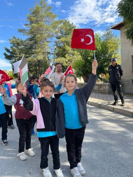 Sebenli Öğrenciler, Filistinle Omuz Omuza