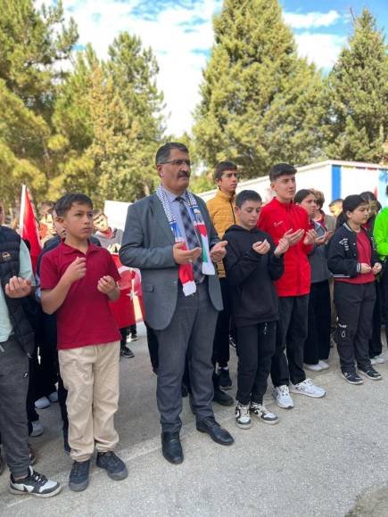 Sebenli Öğrenciler, Filistinle Omuz Omuza