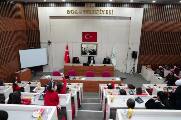 60. Yıl İlkokulu Öğrencilerinden Başkan Özcan'a Ziyaret