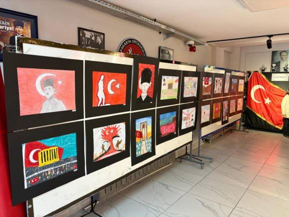 Bayrak Sevgisi Tuvale Yansıdı