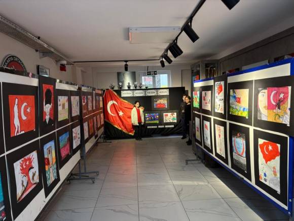 Bayrak Sevgisi Tuvale Yansıdı