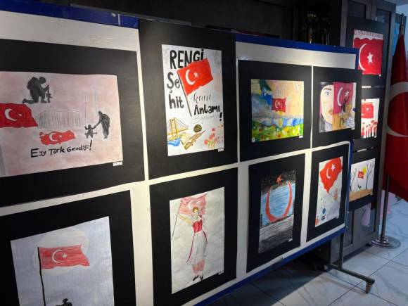 Bayrak Sevgisi Tuvale Yansıdı