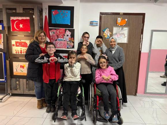 Bayrak Sevgisi Tuvale Yansıdı