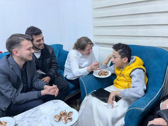 Bolu'da Ak Partili Kadınlardan 2 Bin 300 Haneye Ziyaret