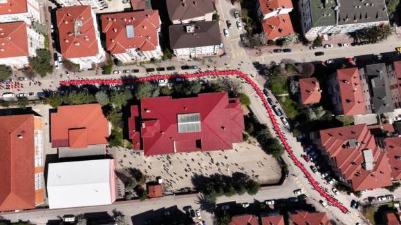 Bolu’da Dev Bayraklı 23 Nisan Yürüyüşü