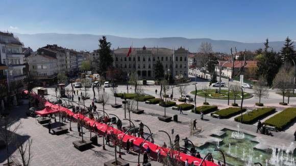 Bolu’da Dev Bayraklı 23 Nisan Yürüyüşü