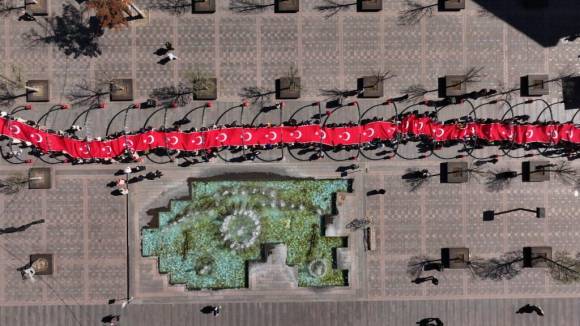 Bolu’da Dev Bayraklı 23 Nisan Yürüyüşü