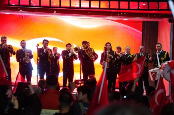 Bolu Belediyesi’nden Muhteşem Fener Alayı Yürüyüşü
