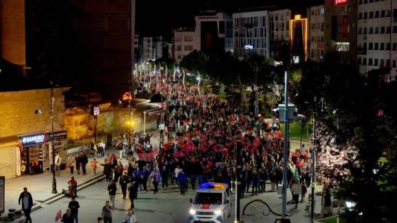 Bolu Belediyesi’nden Muhteşem Fener Alayı Yürüyüşü