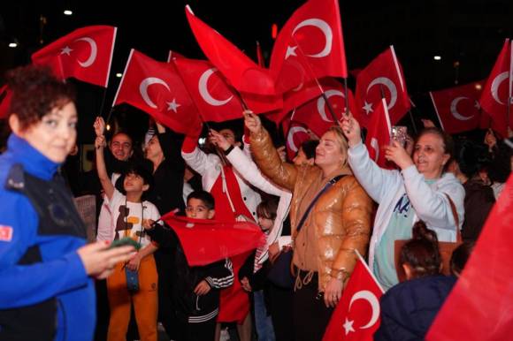 Bolu Belediyesi’nden Muhteşem Fener Alayı Yürüyüşü
