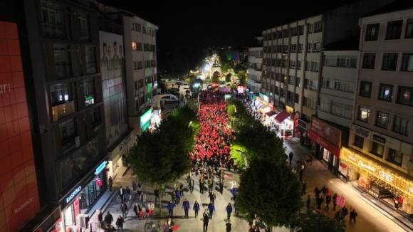 Bolu Belediyesi’nden Muhteşem Fener Alayı Yürüyüşü