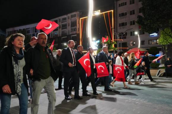 Bolu Belediyesi’nden Muhteşem Fener Alayı Yürüyüşü