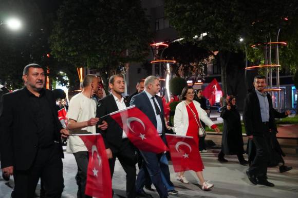 Bolu Belediyesi’nden Muhteşem Fener Alayı Yürüyüşü