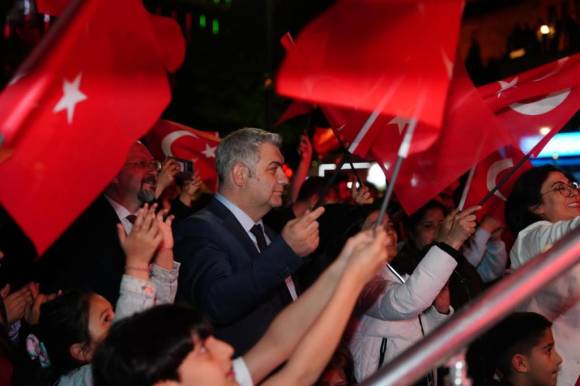 Bolu Belediyesi’nden Muhteşem Fener Alayı Yürüyüşü