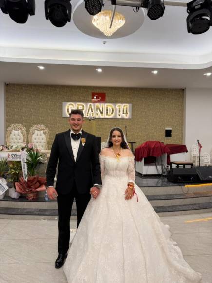 Şeyda Nur Ve Akifcan Dünyaevine Girdi