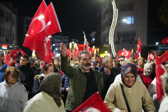 Bolu'da görkemli Fener Alayı: Binlerce kişi sokaklara döküldü...