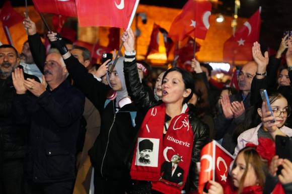 Bolu'da görkemli Fener Alayı: Binlerce kişi sokaklara döküldü...