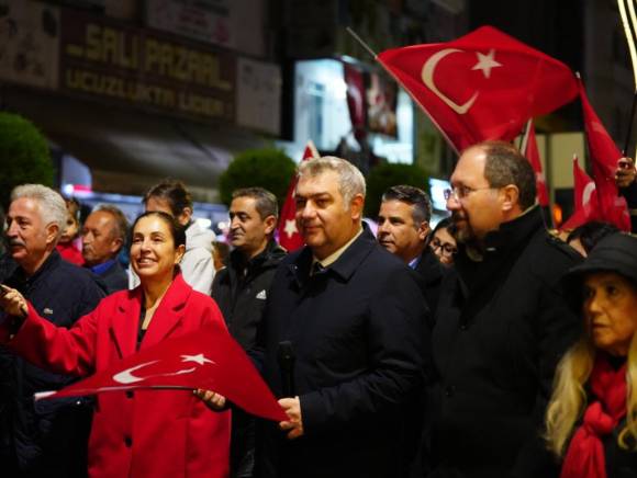 Bolu'da görkemli Fener Alayı: Binlerce kişi sokaklara döküldü...
